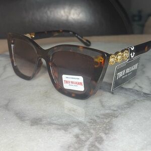 NWT True Religion Tortoise Cat-Eye Sunglasses – Gradient Lenses